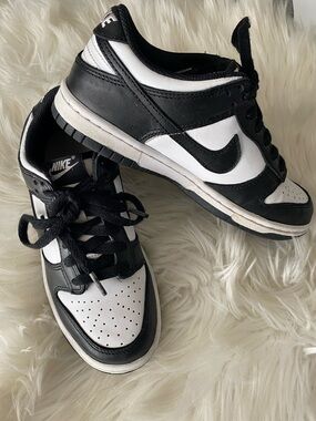 Nike youth pandas Black & White Low-Top Sneakers - Classic Swoosh
